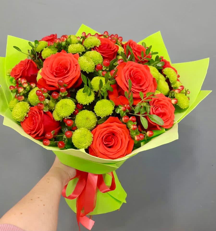 Букет цветов из: Хризантемы и Розы в Таёжном