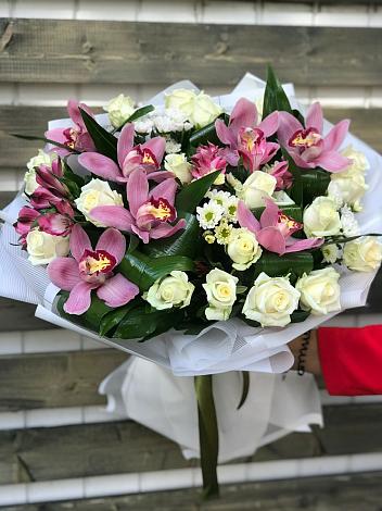 Букет цветов из: Розы и Хризантемы в Таёжном