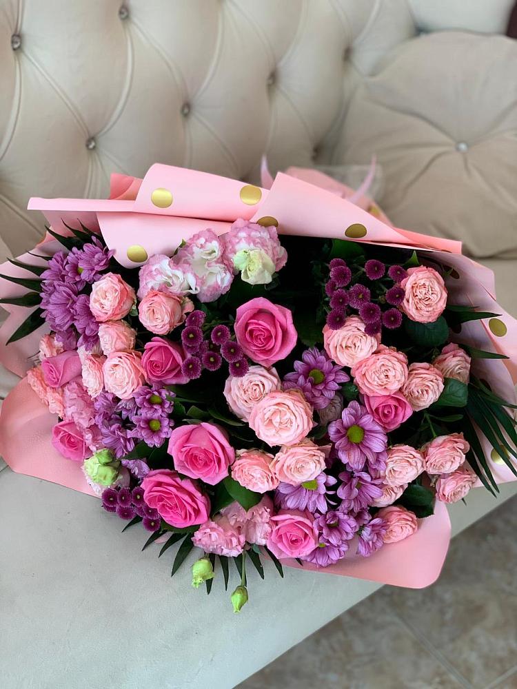 Букет цветов из: Хризантемы, Розы и Лизиантусы в Таёжном