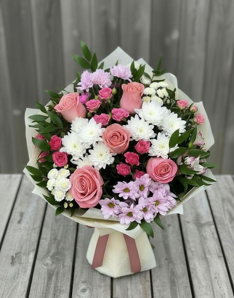 Букет цветов из: Альстромерии, Гвоздики, Розы и Хризантемы в Таёжном