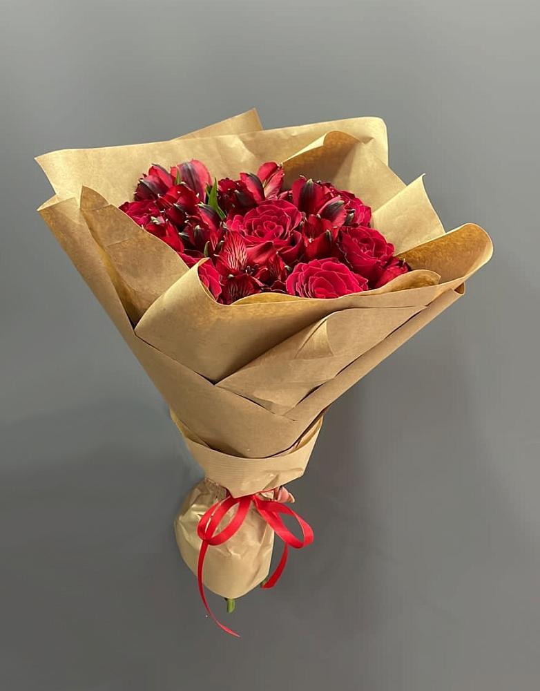 Букет цветов из: Альстромерии и Розы в Таёжном