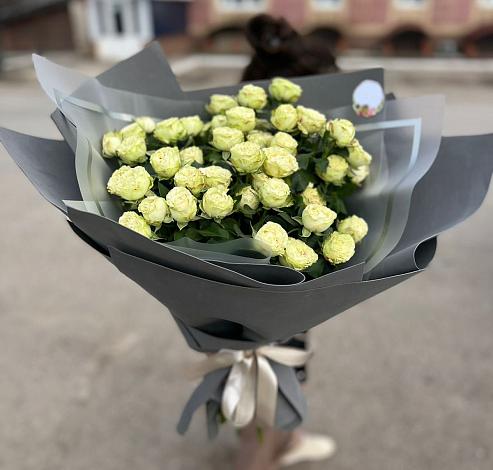 Букет Белые кустовые розы Солинеро в Таёжном