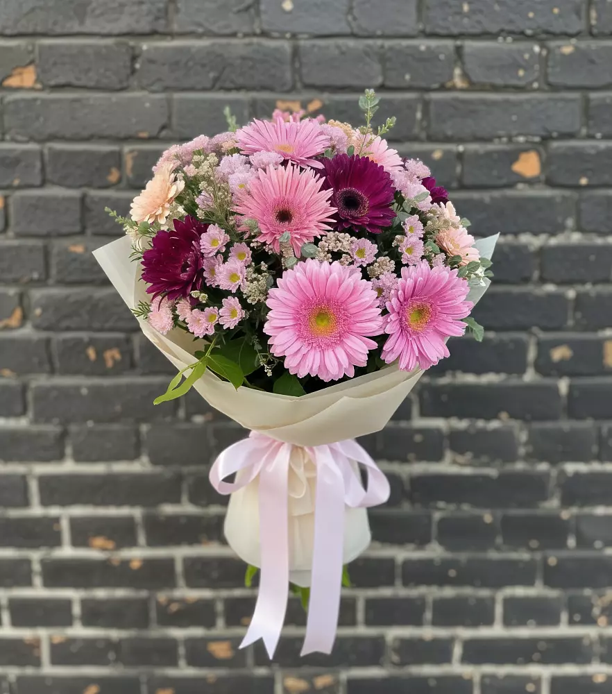 Букет цветов из: Герберы и Хризантемы в Таёжном