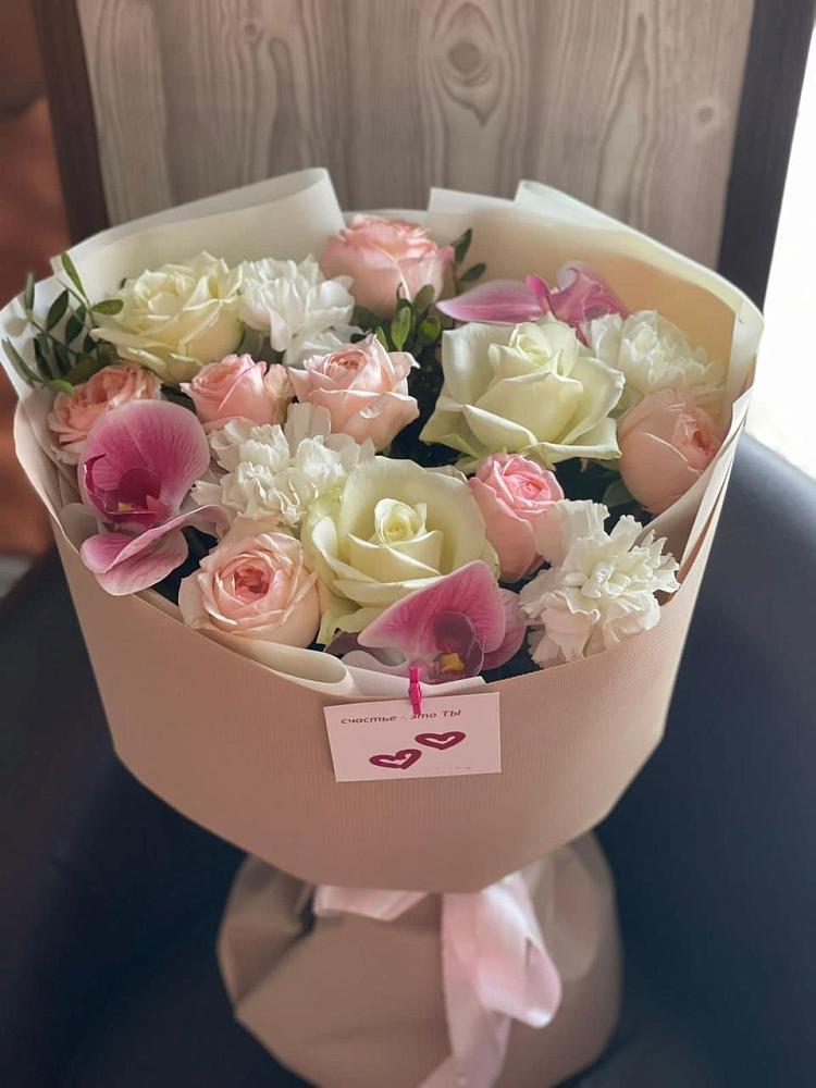 Букет цветов из: Орхидеи, Розы и Гвоздики в Таёжном