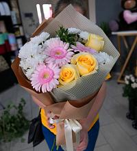 Букет цветов из:  Герберы, Розы и Хризантемы в Таёжном