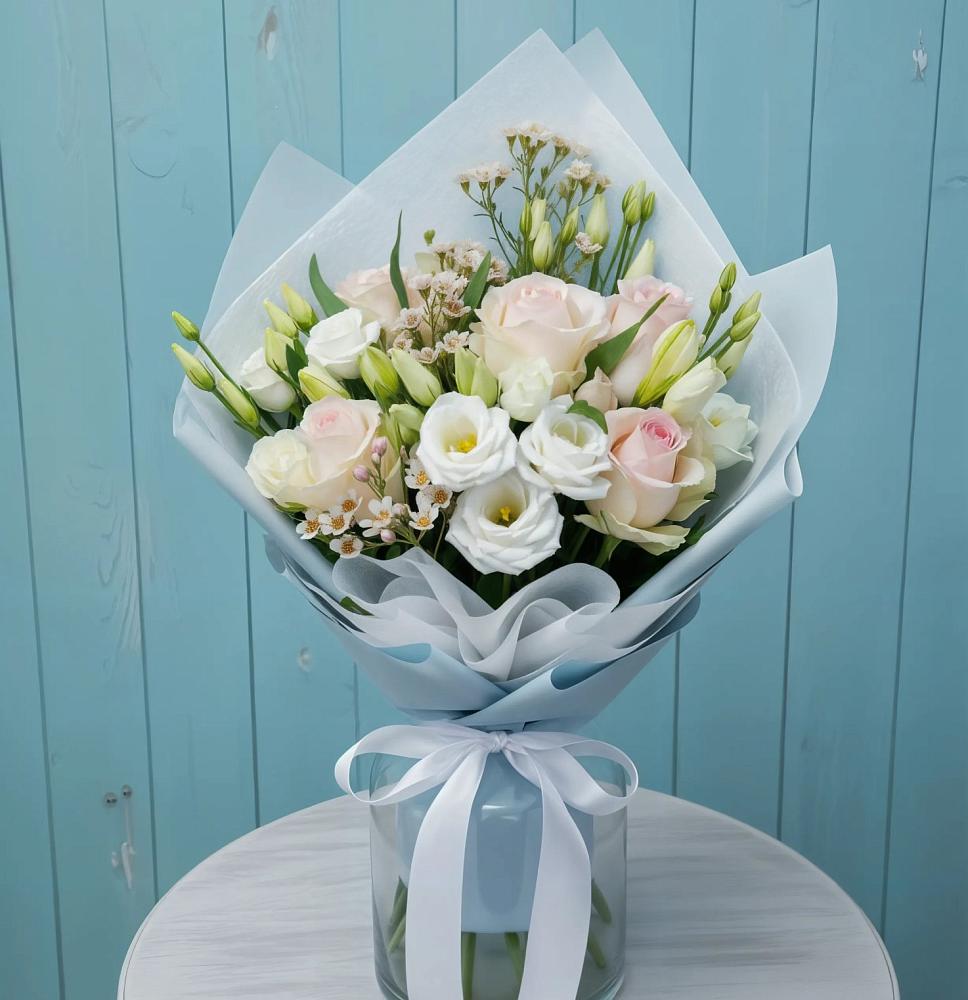 Букет цветов из: Розы и Лизиантусы в Таёжном