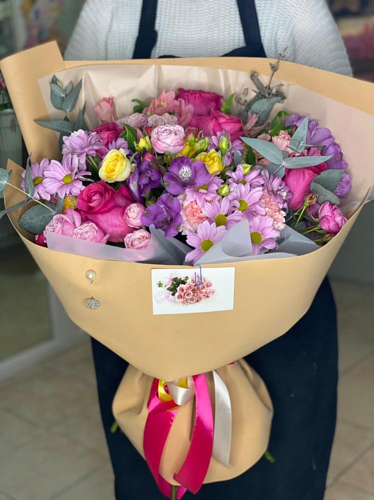 Букет цветов из: Хризантемы, Гвоздики и Альстромерии в Таёжном