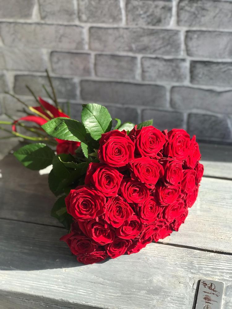 Букет Красные розы Фридом в Таёжном