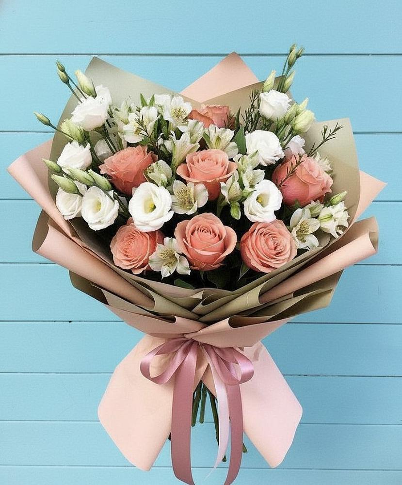 Букет цветов из: Розы, Альстромерии и Лизиантусы в Таёжном