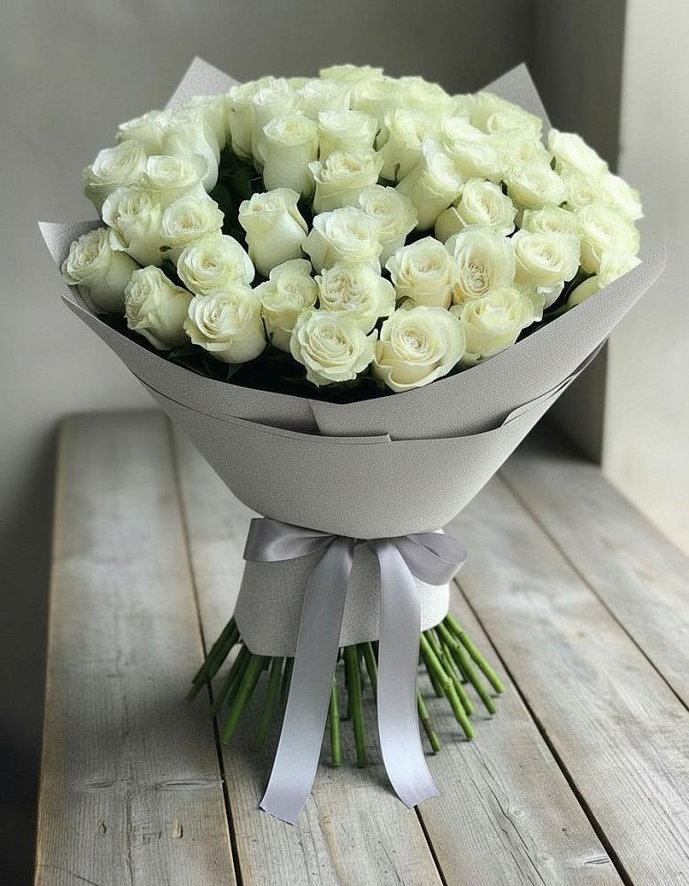 Букет 35 Белых роз в Таёжном