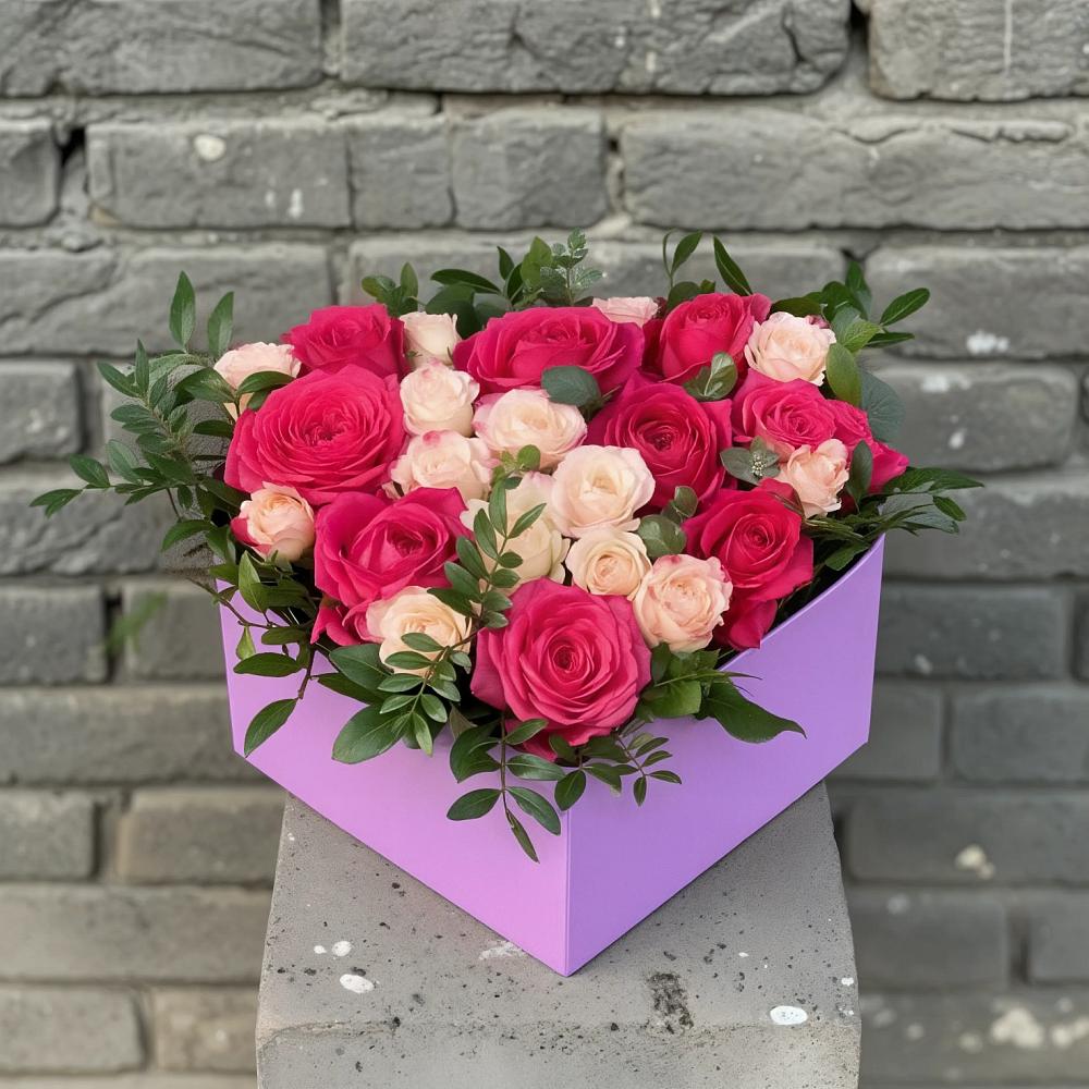 Цветочная композиция из Розы в коробке в Таёжном