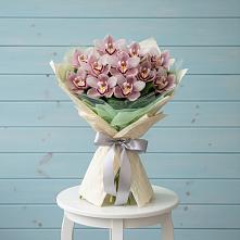 Букет цветов из:  Орхидеи и Розы #REPLACE_PRED# Таёжном