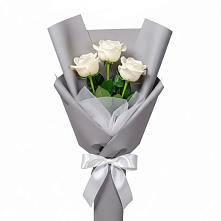 Букет 3 белые розы в Таёжном