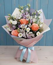 Букет цветов из:  Лизиантусы, Розы, Альстромерии и Гипсофила в Таёжном