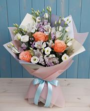 Букет цветов из:  Лизиантусы, Розы, Альстромерии и Гипсофила в Таёжном