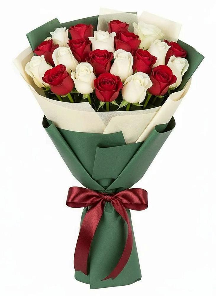 Букет Микс из красных и белых роз в Таёжном