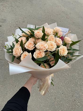 Букет Кремовые розы Латте в Таёжном
