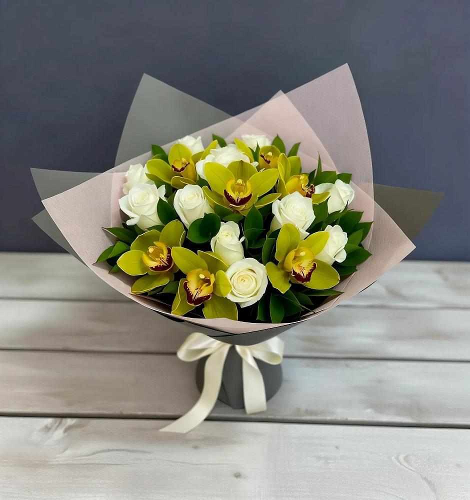 Букет цветов из: Орхидеи и Розы в Таёжном