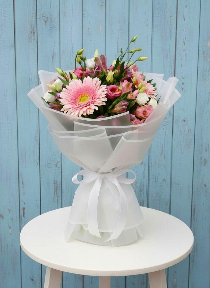 Букет цветов из: Герберы, Альстромерии и Лизиантусы в Таёжном