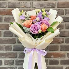 Букет цветов из:  Лизиантусы и Розы в Таёжном