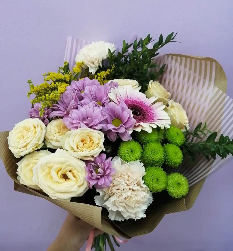 Букет цветов из: Хризантемы, Розы, Гвоздики и Герберы в Таёжном