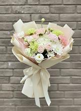 Букет цветов из:  Гвоздики, Розы, Лизиантусы и Хризантемы в Таёжном