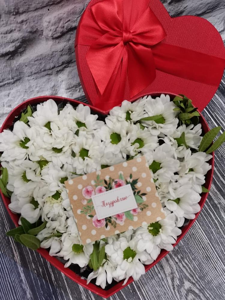 Цветочная композиция из Хризантемы в виде сердца в Таёжном