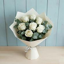 Букет Белые розы в Эвкалипте в Таёжном