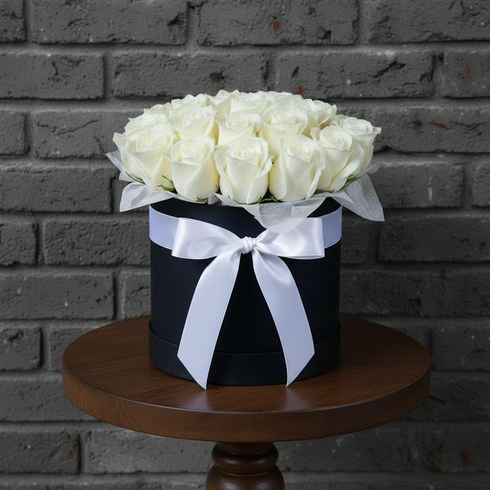 Цветочная композиция из Розы в шляпной коробке в Таёжном