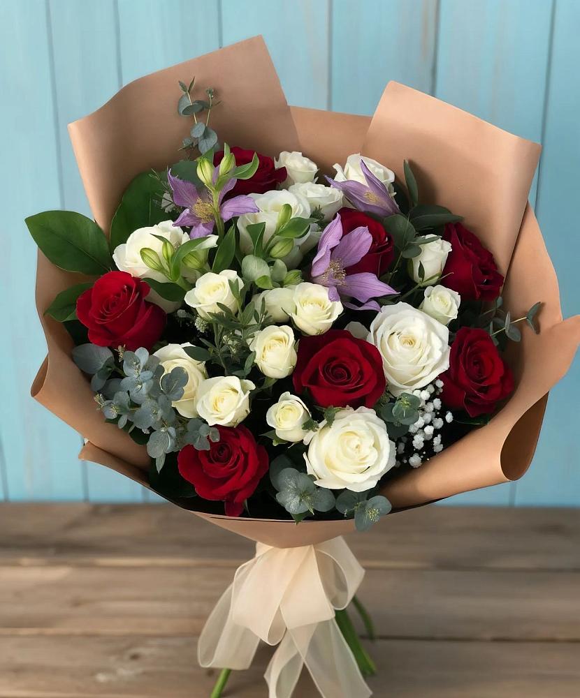 Букет цветов из: Розы и Альстромерии в Таёжном