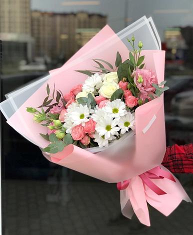 Букет цветов из: Розы, Лизиантусы и Хризантемы в Таёжном