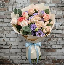 Букет цветов из:  Розы, Лизиантусы и Гвоздики в Таёжном