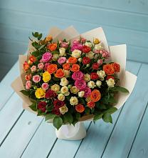 Букет Микс из разноцветных кустовых роз в Таёжном
