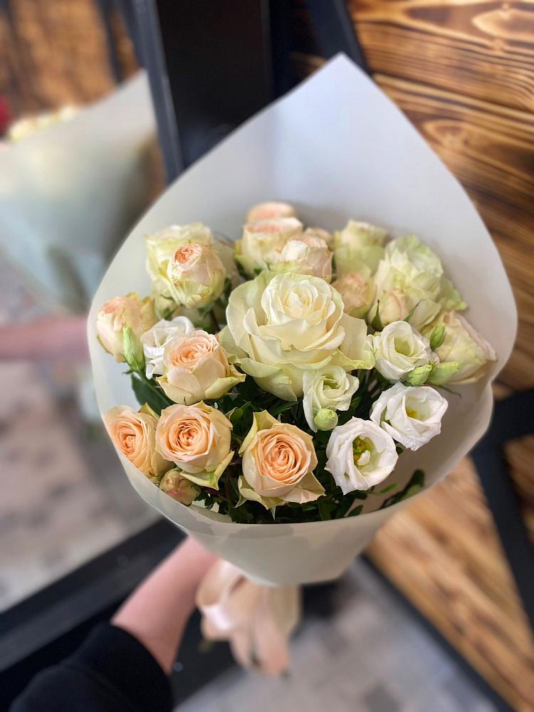 Букет цветов из: Розы и Лизиантусы в Таёжном